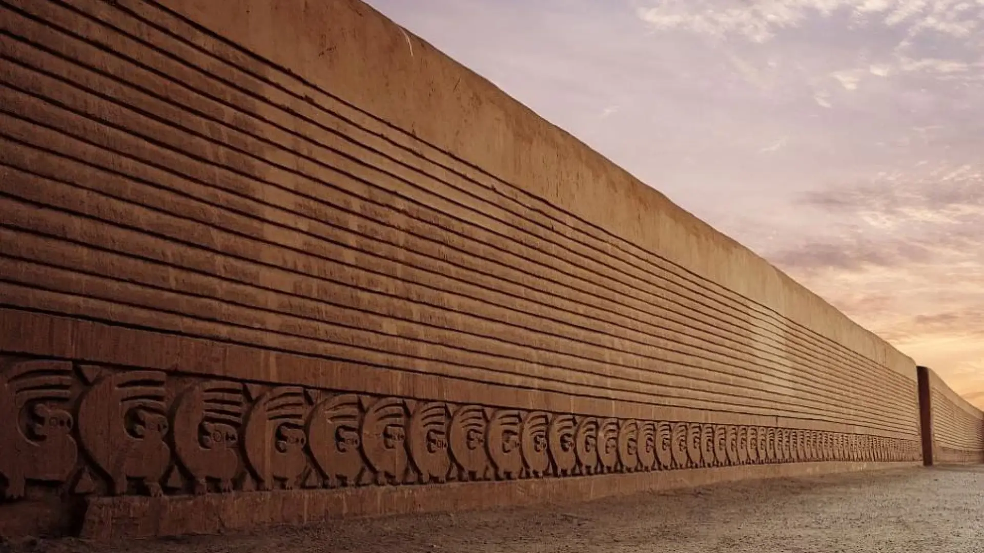 Вандал оскверни с неприлични графити популярен обект на ЮНЕСКО в Перу