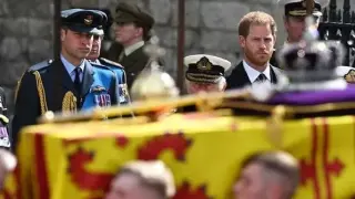 Шокиращо разкритие от погребението на Елизабет II за Уилям и Хари СНИМКИ