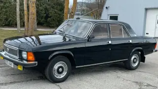 С V8 и автоматик: Продава се "догонваща" Волга за КГБ с малък пробег СНИМКИ