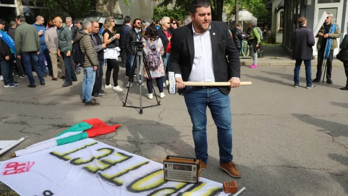 Не са само шофьорите, и други държавни служители на протест за пари