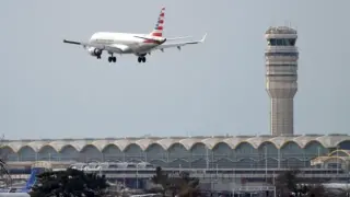 Няма връзка между Пентагона и авиационните власти от 2022 г. – свързано ли е това с инцидентите на летище Рейгън?