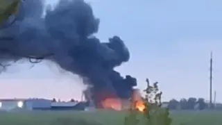 В Крим е страшно: Мощни експлозии, издигат се стълбове дим