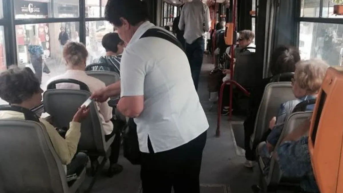 Контрольорка свали дете от автобуса, причината е скандална