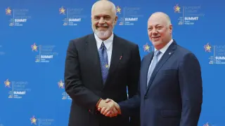 Премиерът разговаря с редица лидери, покани канцлер в България
