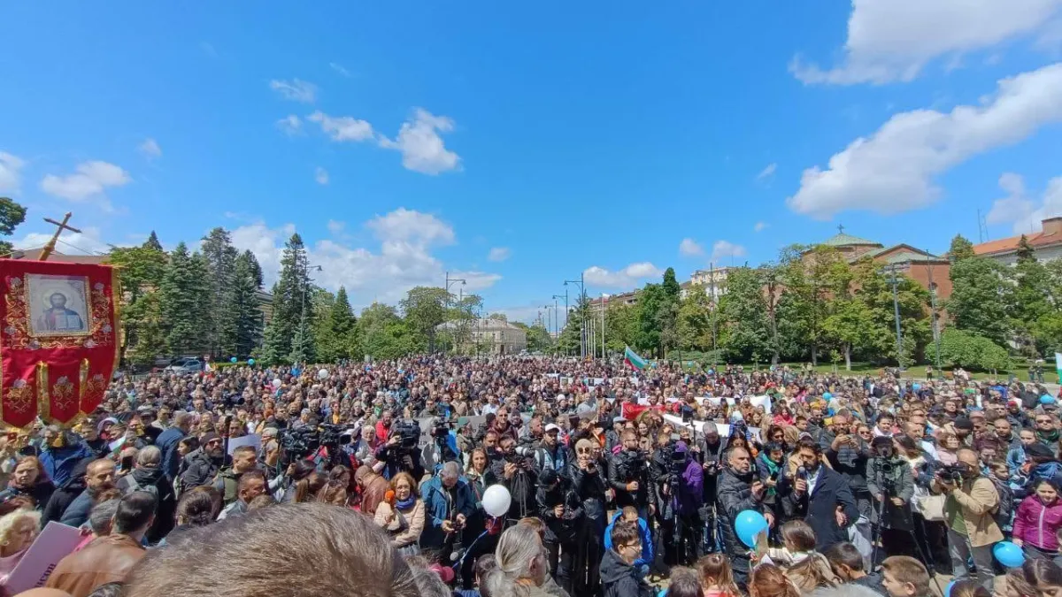 Хиляди окупираха центъра на София, не са шофьори