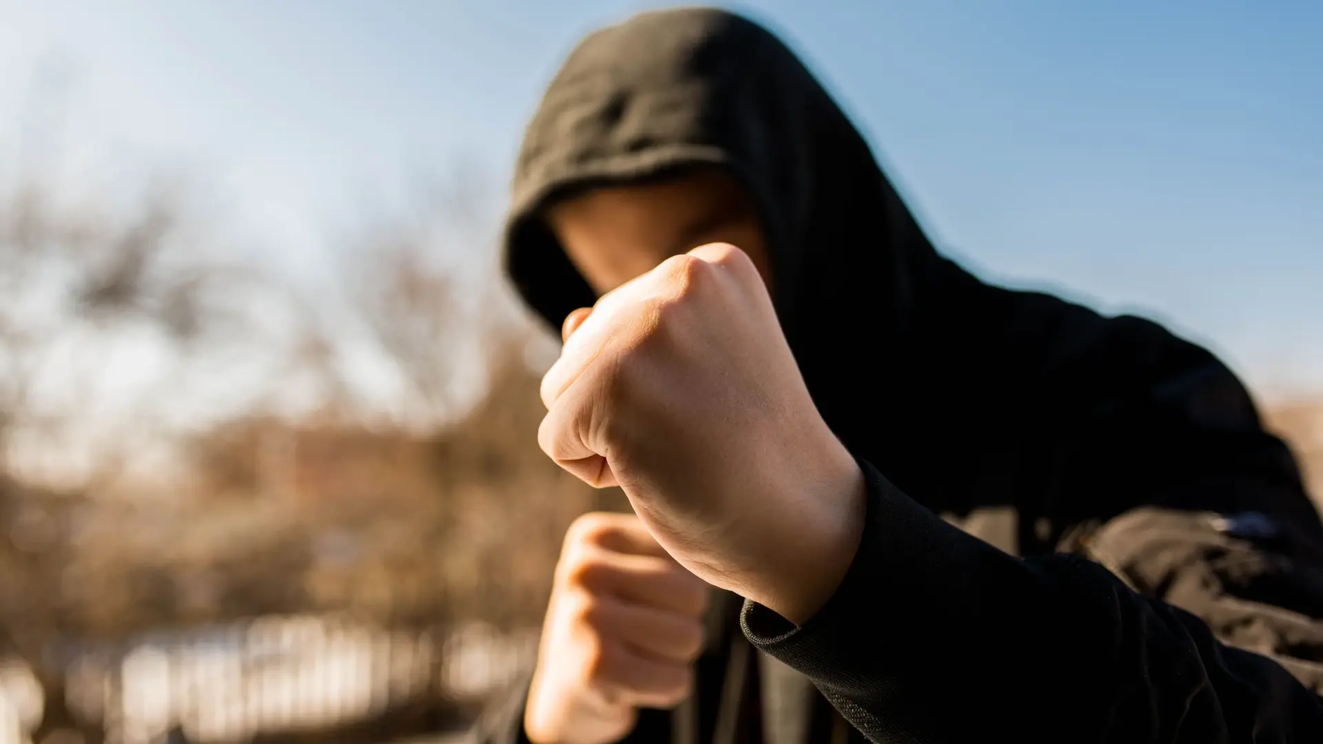 Плашеща агресия: Мъже биха жестоко ученик в Перник