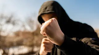 Плашеща агресия: Мъже биха жестоко ученик в Перник