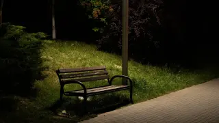 Жена заговори мъж на пейка в Хасково посред нощ и го ограби