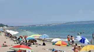 Повече спасители на плажа в Бургас, а цените в капанчетата...