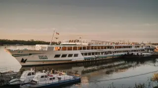 Уникален хотел на вода глези гостите на Русе, нощувката е супер достъпна Снимки