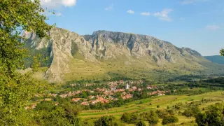 Уникален феномен при съседите - в това село слънцето изгрява два пъти 