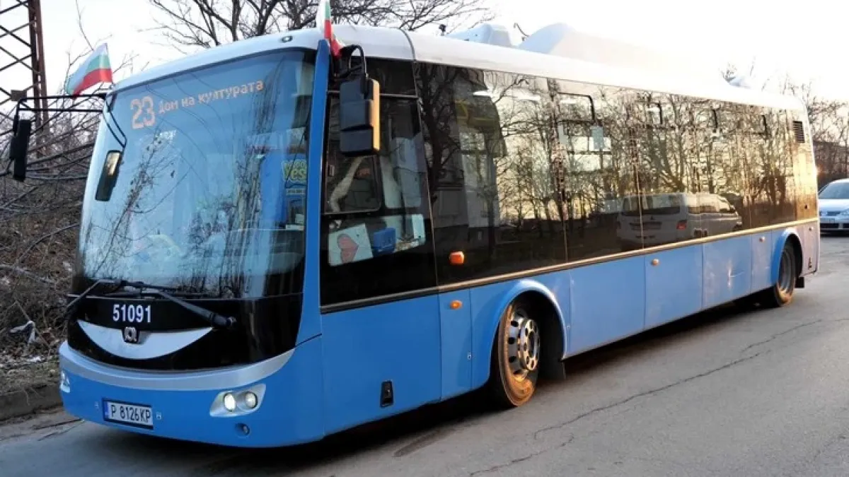 Авитуриенти в Русе пристигат на бала с електрически автобус 