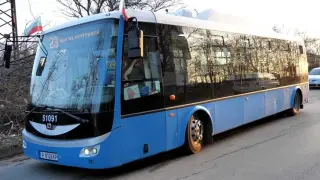 Авитуриенти в Русе пристигат на бала с електрически автобус 