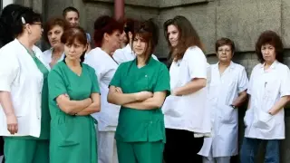 И медиците заплашиха със стачка, искат увеличение на заплатите с 150%