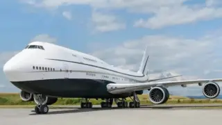 Два етажа, пет дневни и спалня с баня: САЩ приеха самолета, подарен на Тръмп Снимки