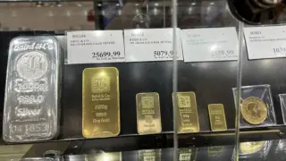 Удивително: Продават златни кюлчета до другите стоки в супермаркет Видео