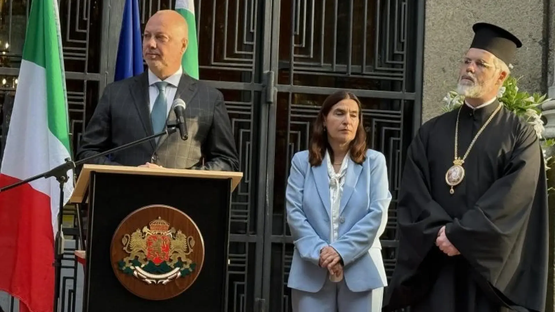 Желязков поднесе венец на паметника на светите братя Кирил и Методий, обърна се към българската общност в Рим