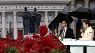 Дъжд, чадъри и импровизации: bTV влезе в историята с най-мокрия сутрешен блок навръх 24 май, снимки