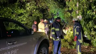 Ужас в Хисаря: Хората бягат панически от невиждана стихия, апокалиптични снимки
