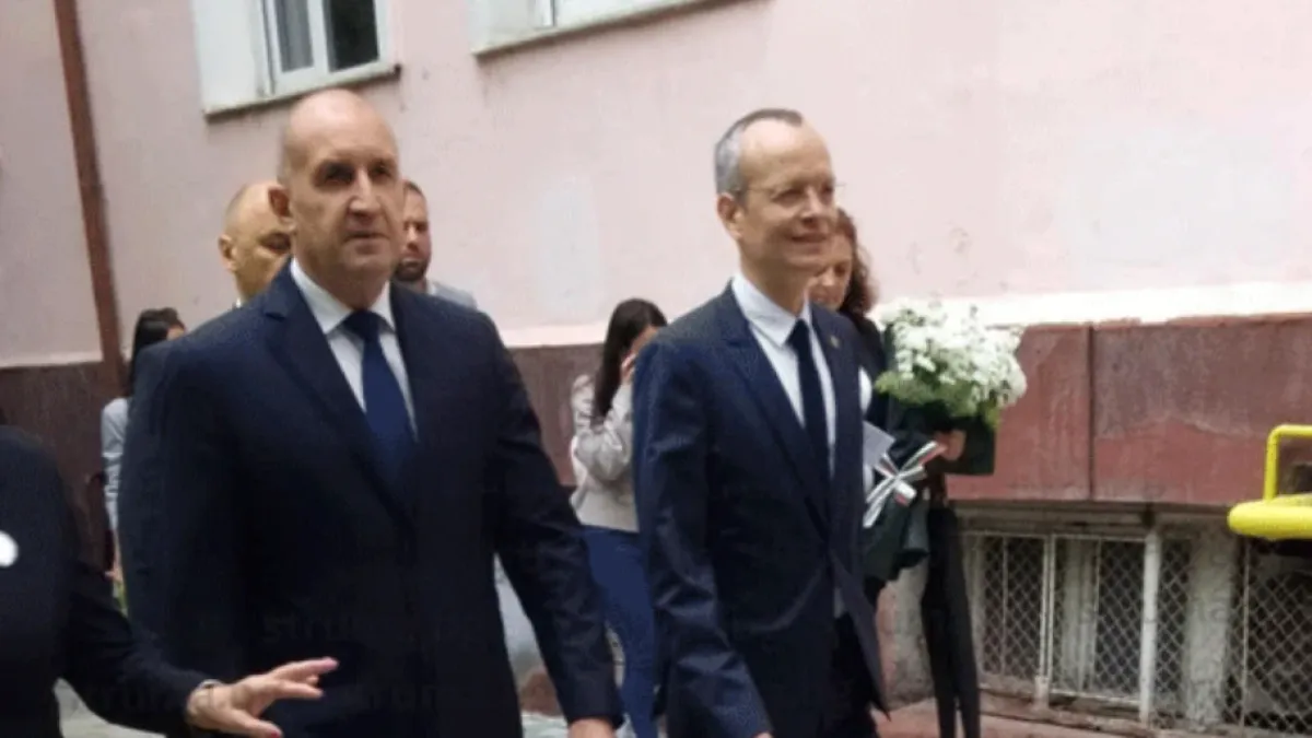 Румен Радев поведе шествие в Благоевград, а преди това...