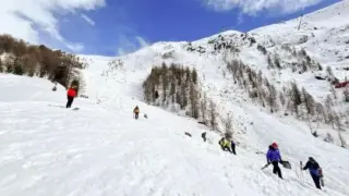 Откриха петима мъртви скиори в ледник във...