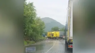 Потресаващо видео разкри колко хлъзгав е бил асфалтът при мелето с тир край Монтана