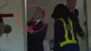 Бриджит шамароса Макрон пред смаяните погледи на репортери и политици