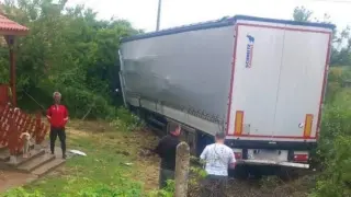 Разбра се какво е накарало тираджията да вземе на абордаж с камиона си къщата в Арчар 