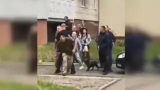 Украинци нападнаха служители на службата за мобилизация Видео 18+