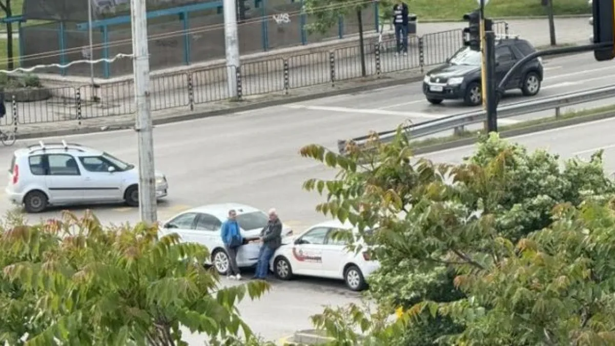 Полицейски патрул предизвика верижна катастрофа в София и избяга от мястото