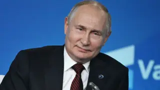 Фалшиви корици на Charlie Hebdo, осмиващи Украйна, подпалиха Франция! Снимка