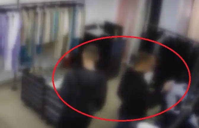 Локалите с нова схема: Вършеят посред бял ден на "Витошка" в София и...