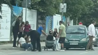 Блъснаха майка с детска количка на пешеходна в Пловдив