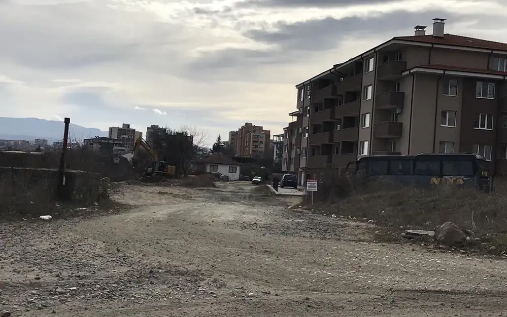 Луксозни кооперации без улици: реалността в Кърджали