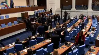Депутати наскачаха на бой в парламента, Киселова се видя в чудо