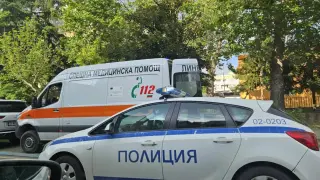 Извънредно! Изнесоха с носилка ученик от ТОХ-а в Бургас