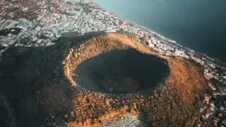 Най-големият супервулкан в Европа се събужда, учени алармират: "Той ще хвърли планетата в хаос" Видео