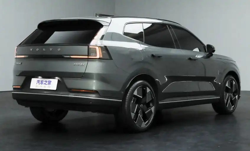 Радикални промени: Разсекретиха новия Volvo XC70 преди представянето Снимки