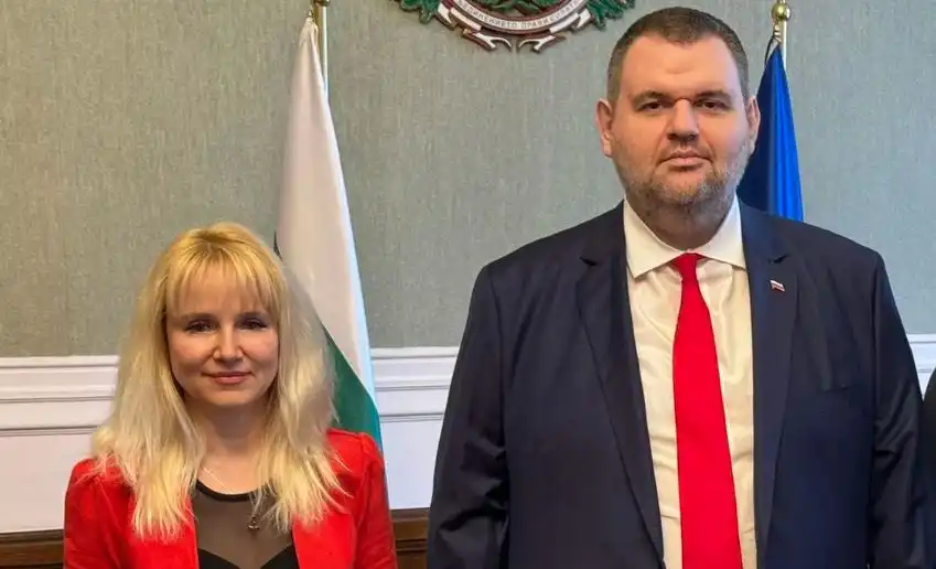 Ваня Василева напусна групата на Доган