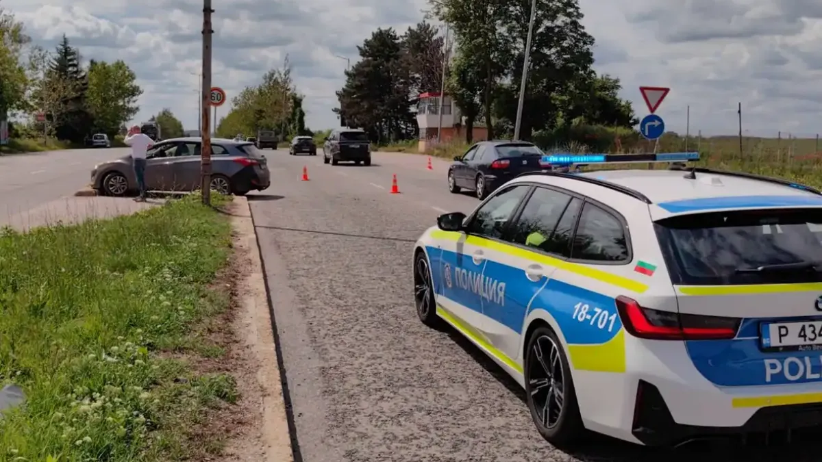 Свирепа катастрофа на булевард в Русе, мъж е в тежко състояние снимки