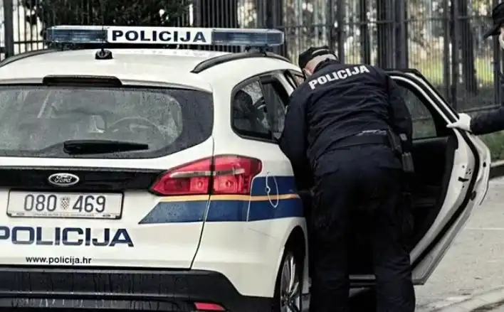 Дързък и въоръжен апаш обра банка посред бял ден