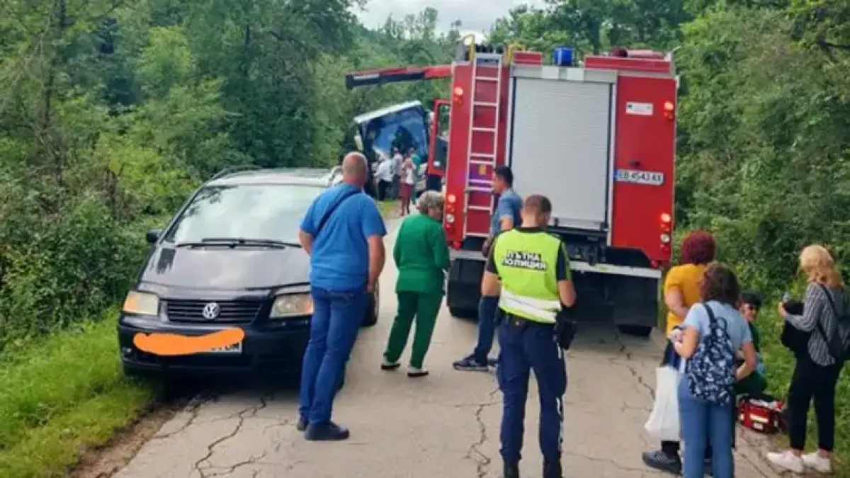 Извънредна ситуация с автобус, пълен с туристи, край Боженци