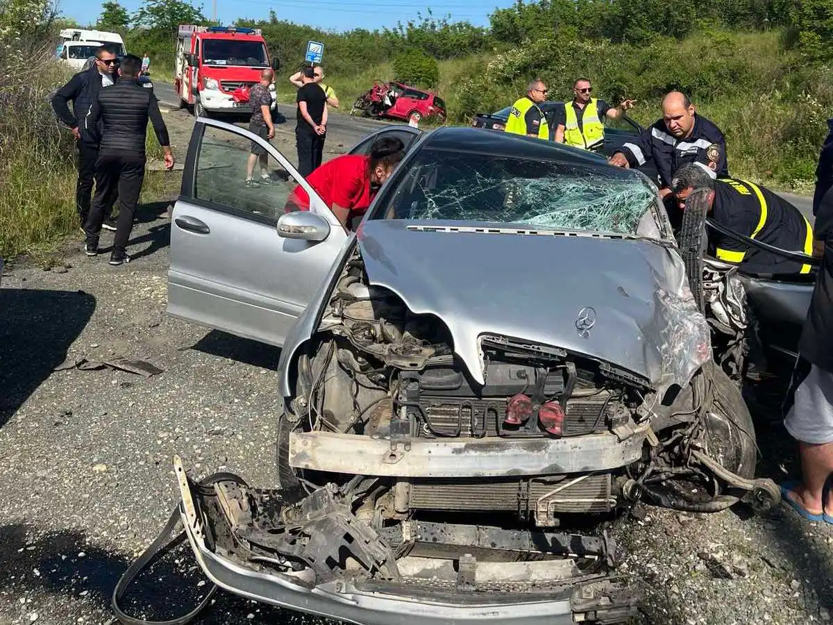 Жестока трагедия с труп и пострадали в Бургаско