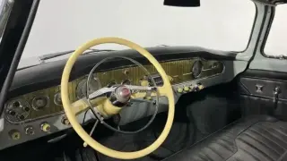 Пуснаха за продажба съветски луксозен автомобил "Чайка" от 1974 г. Снимки