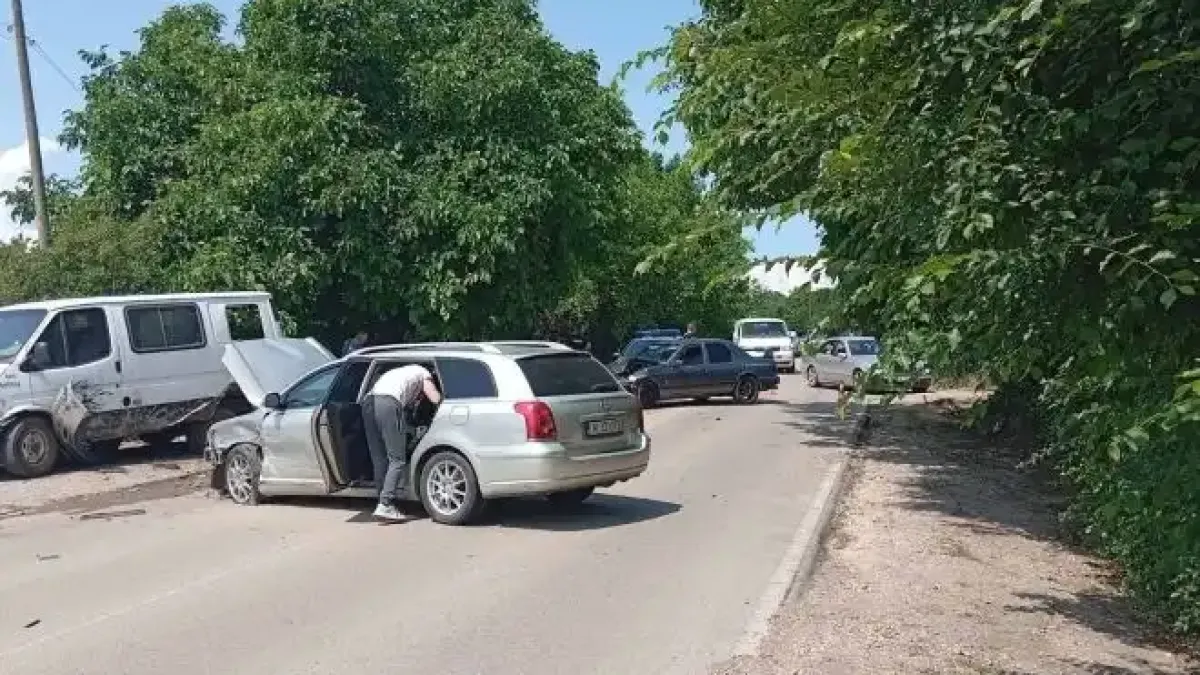 Вместо да празнува: Дете от Монтана е в болница след тежка катастрофа