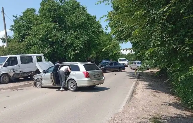 Вместо да празнува: Дете от Монтана е в болница след тежка катастрофа