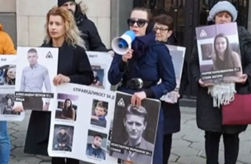Бдение в центъра на София, в памет на децата, загинали на пътя