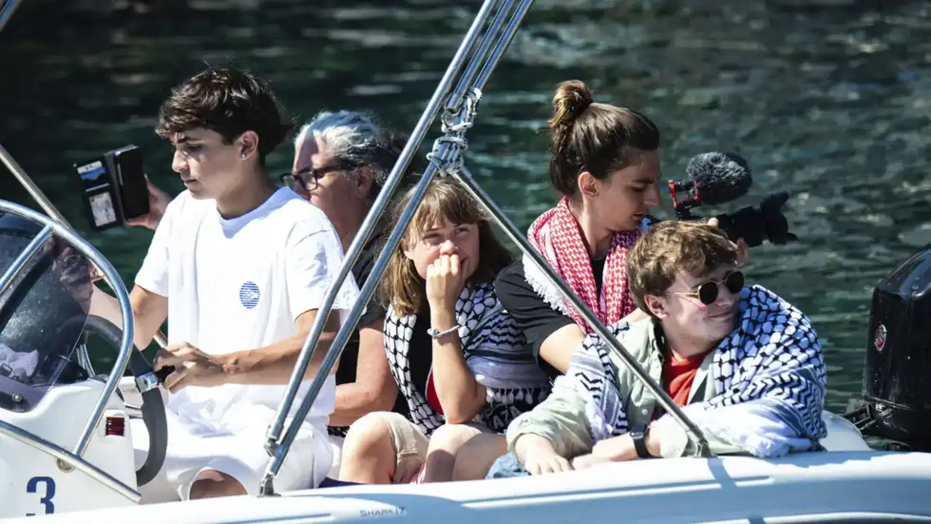 Грета Тунберг отплава към Газа с хуманитарна мисия