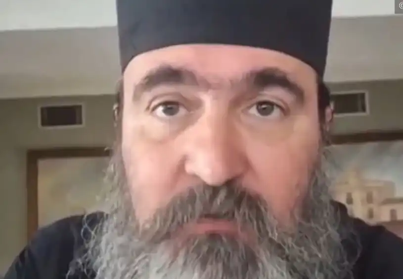 Гаврят се с монасите от Света гора: бият ги и ги заливат с мръсна...