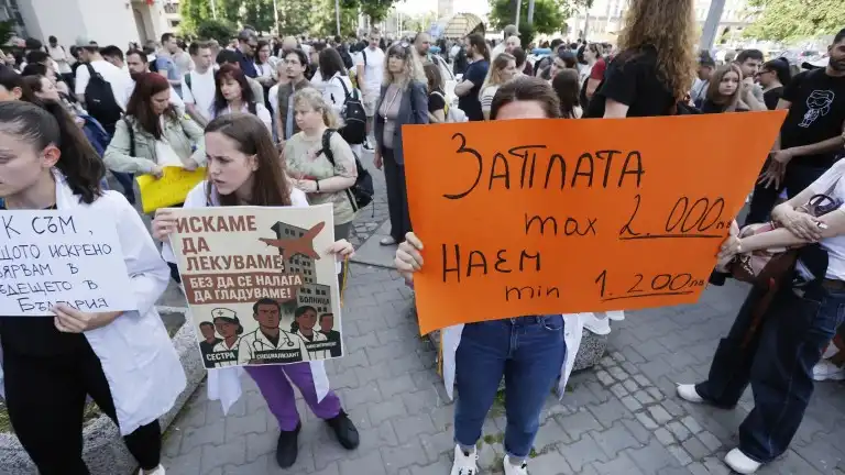 Здравното министерство признава исканията на медиците, но не решава пряко за парите им